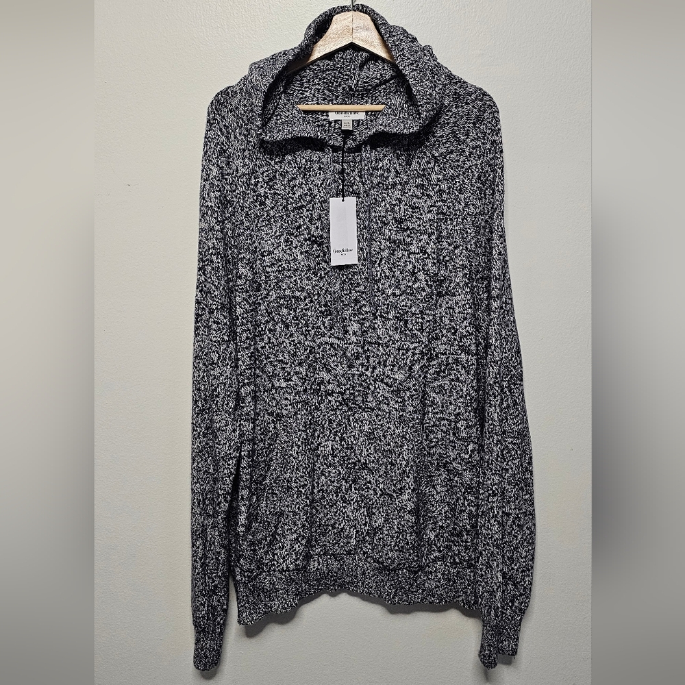 Goodfellow sweater w/ pocket and hoody. NEW WITH Tag.